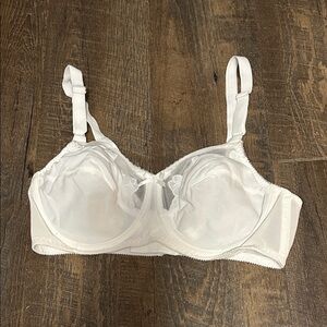 Bali Women's Flower‎ Underwire Bra, style 0180 White Size 34 C
